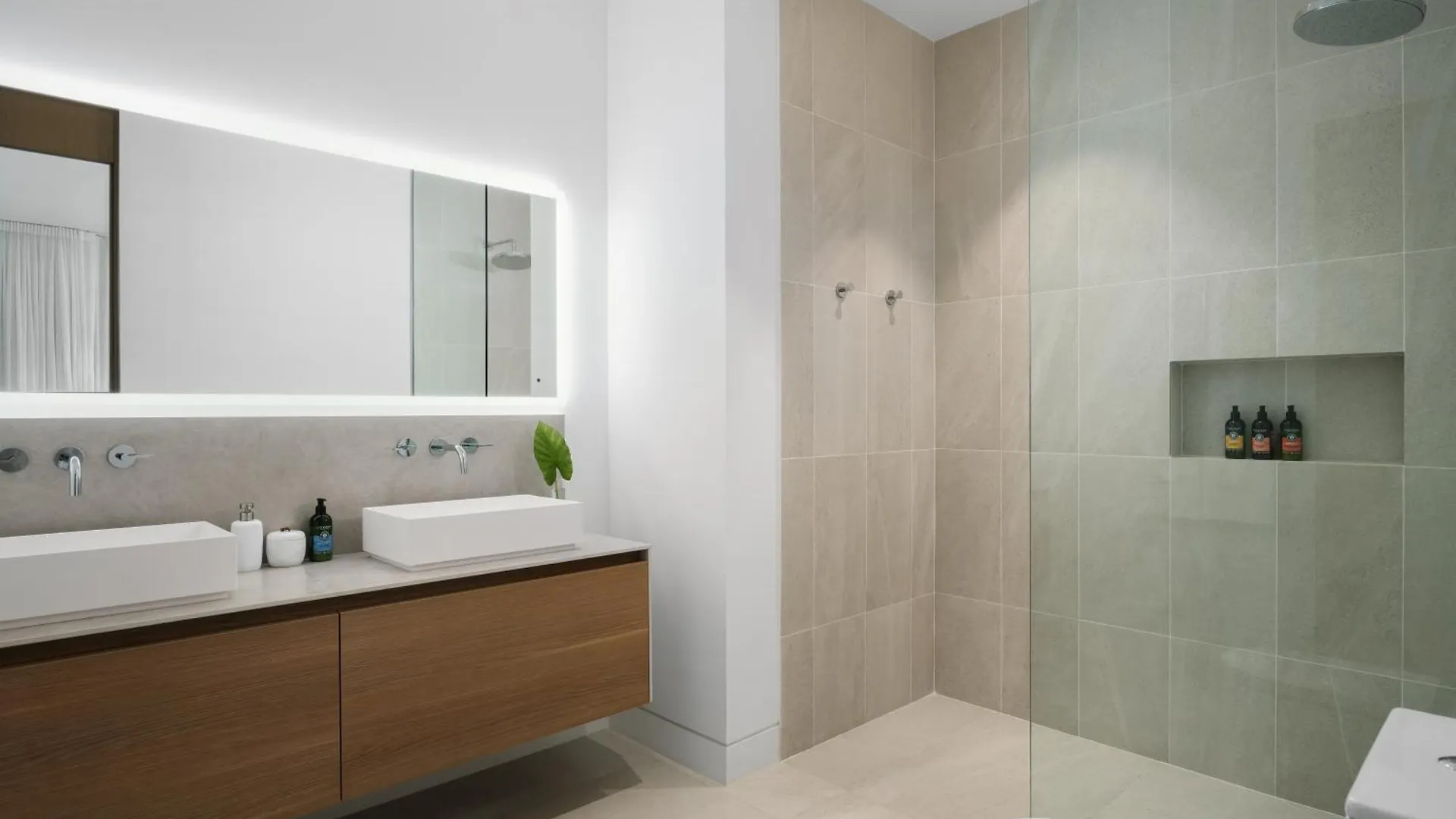 Отель South Bank Long Bay 5*,